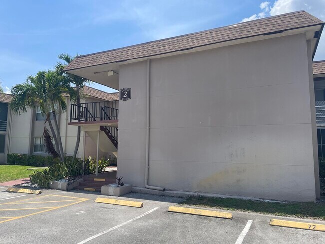 Building Photo - 506 Davis Rd