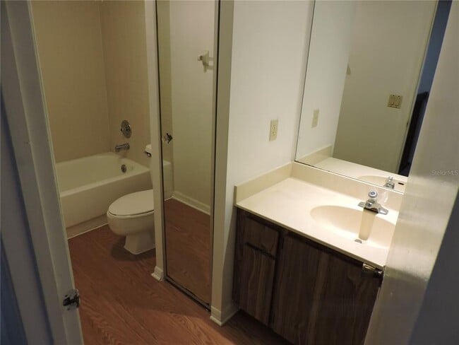 Building Photo - 5276 Brook Ct