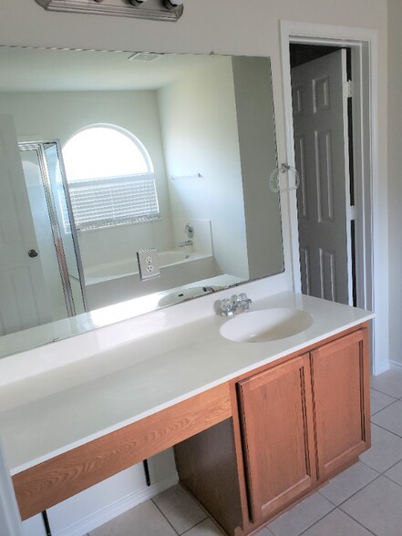 Building Photo - 406 Creston St