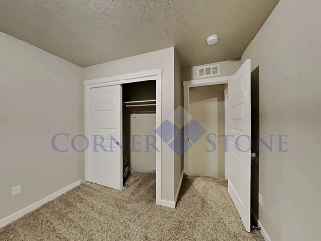 Building Photo - Stunning Home in Meridain!