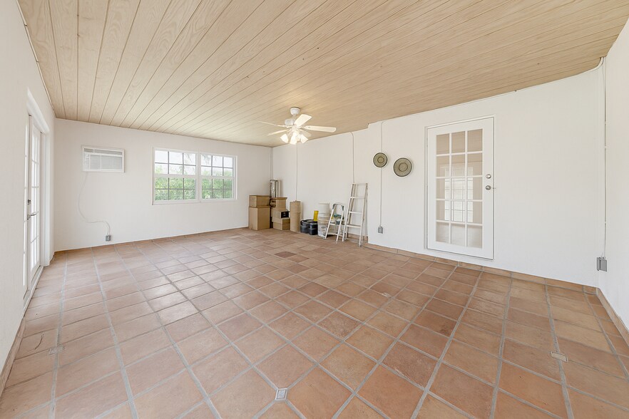 Building Photo - 9941 NW 27th St
