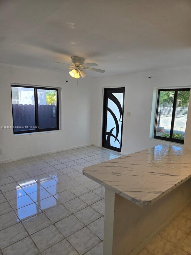 Building Photo - 2 bedroom in Miami FL 33161