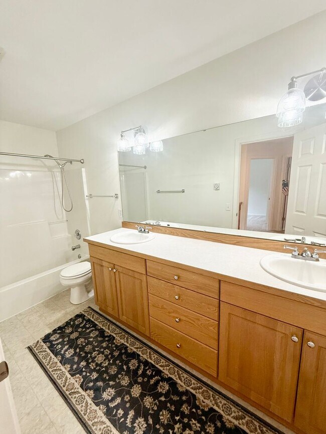 Building Photo - Must-see house in Poulsbo Forest Rock Hill...