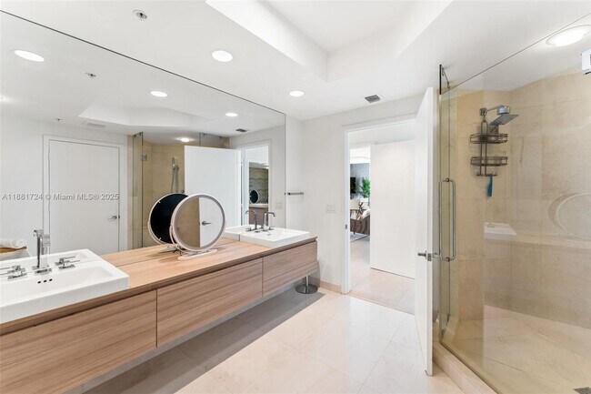 Building Photo - 17111 Biscayne Blvd
