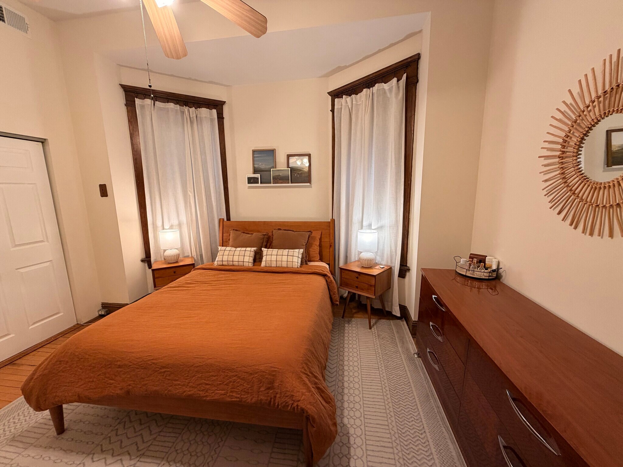 Building Photo - 1037 N Damen Ave