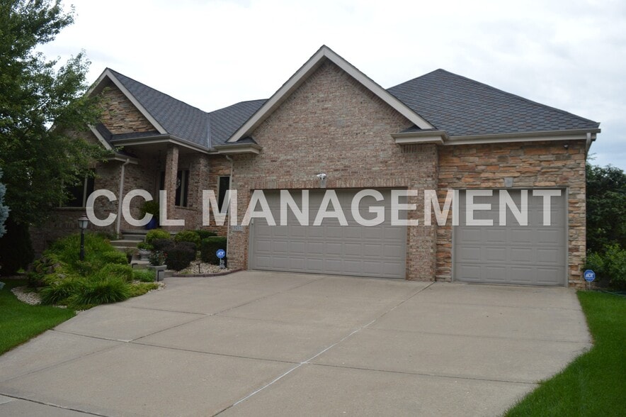 Primary Photo - 9217 Bear Claw Way