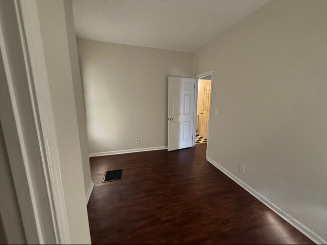 Building Photo - 536A Euclid Ave – Available Fall 2026