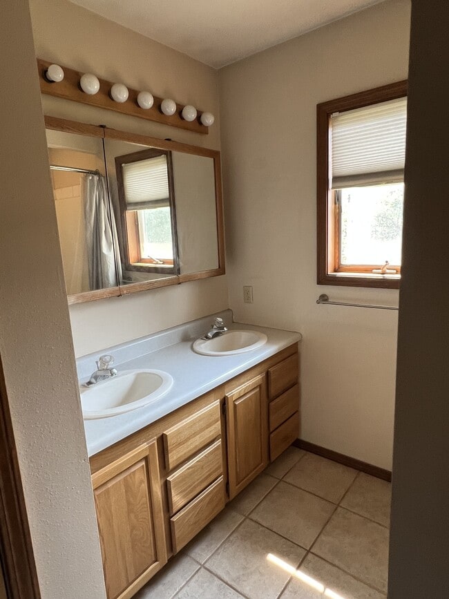Building Photo - 4090 Bobcat Dr
