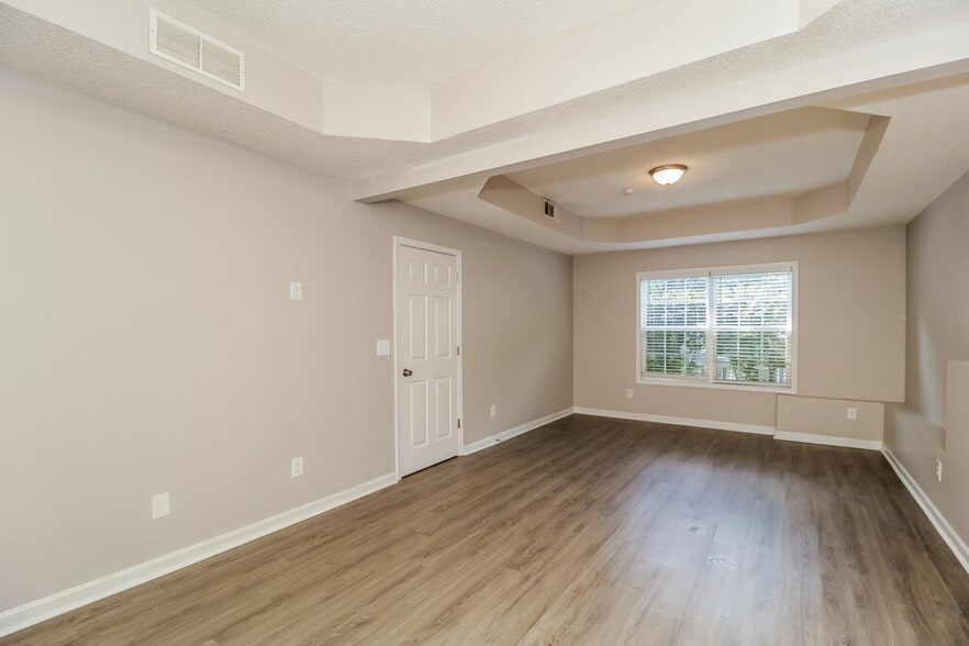 Building Photo - 7336 Westwood Ln