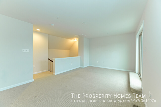 Building Photo - 2744 Fredericksburg Rd