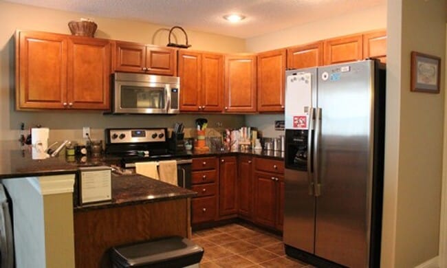 Building Photo - Luxury Townhome - HIGH END KITCHEN
