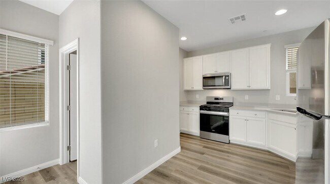 Building Photo - 404 Grand Toccata St