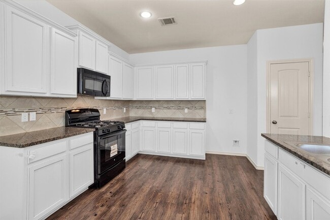 Building Photo - 2730 Donellan Dr