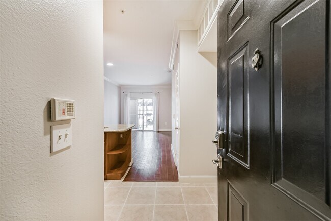 Building Photo - 3231 Allen Pkwy