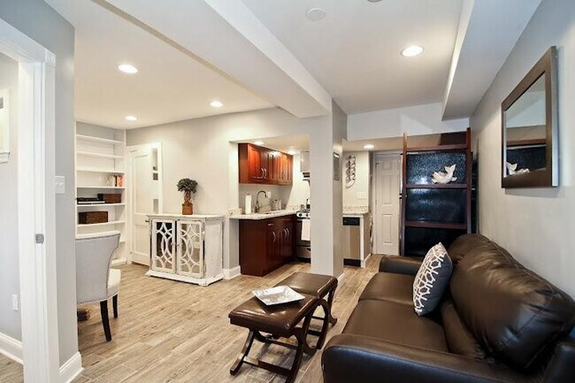 Primary Photo - 1800 19th St NW