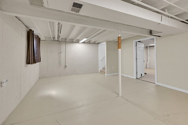 Building Photo - $2,495.00, 3 bed, 2 bath located in Westmi...