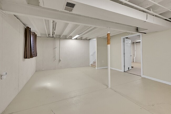 Building Photo - $2,495.00, 3 bed, 2 bath located in Westminster.