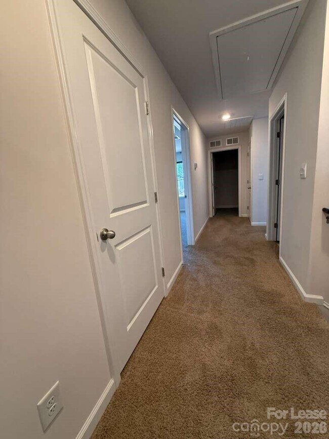 Building Photo - 106 Sierra Rd