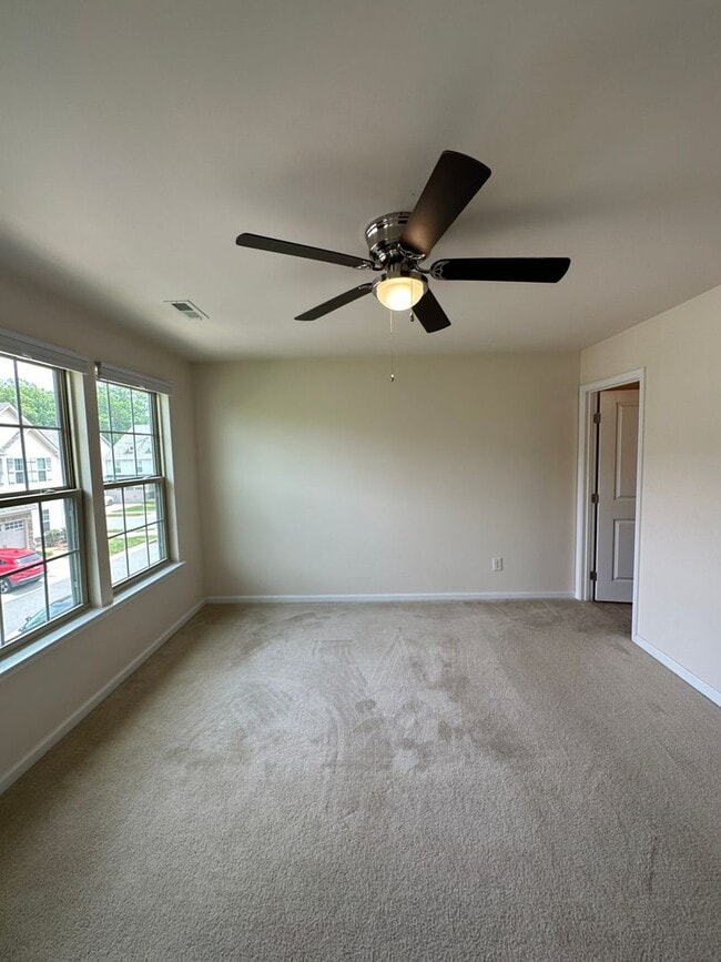 Building Photo - Townhome in Edison Square
