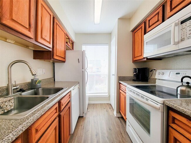 Building Photo - 3506 Cove View Blvd