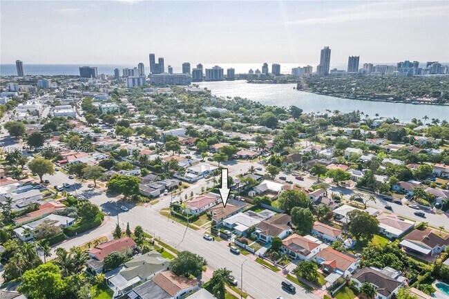 Building Photo - 1510 Normandy Dr