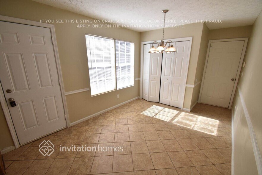Building Photo - 727 Trickle Ln