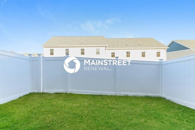 Building Photo - 3 Bedroom Pet-Friendly Home in Jeffersonville, IN with Main Street Renewal
