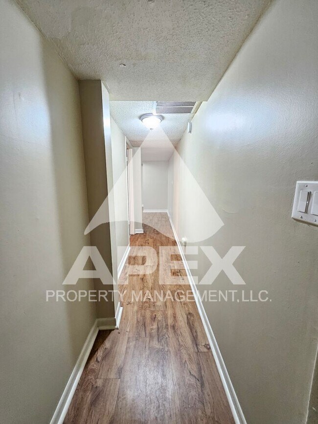 Building Photo - 7324 Deane Hill Dr