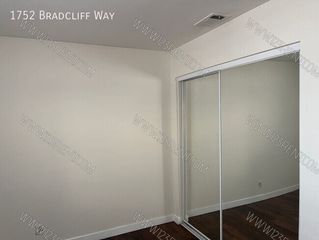 Building Photo - 1752 Bradcliff Way