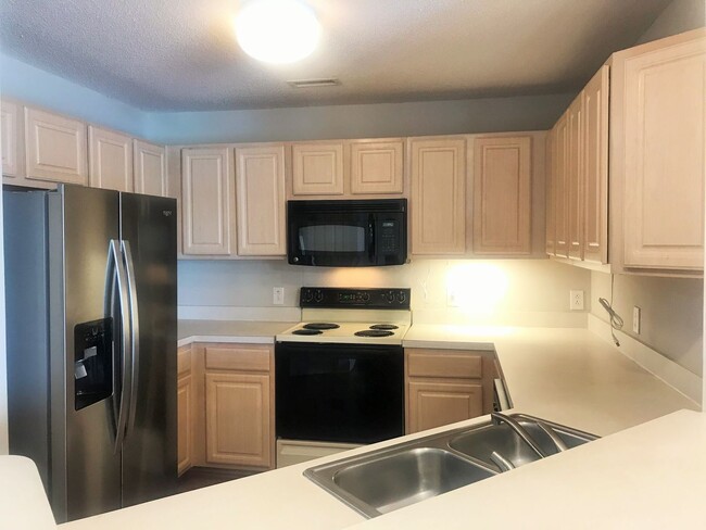 Building Photo - 2BR Waterfront Condo in Davidson. Enjoy Beautiful Year Round Lake Views!