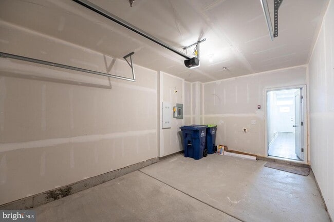 Building Photo - 715 Platinum Dr