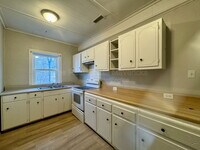 Building Photo - 208 Wilson St