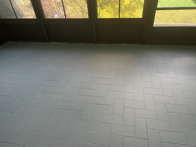 Building Photo - "Charming 2-Bed, 2-Bath Villa with Stunning Lake View"