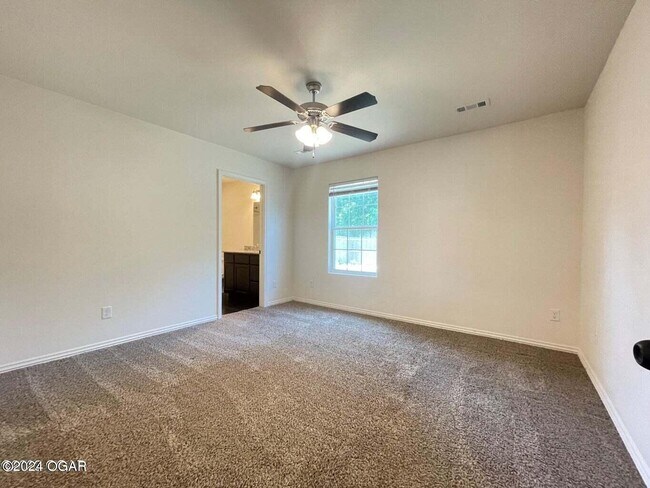 Building Photo - 1824 S Pennsylvania Ave