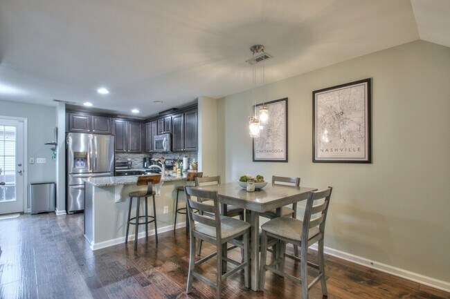 Building Photo - 1215 Riverbrook Dr