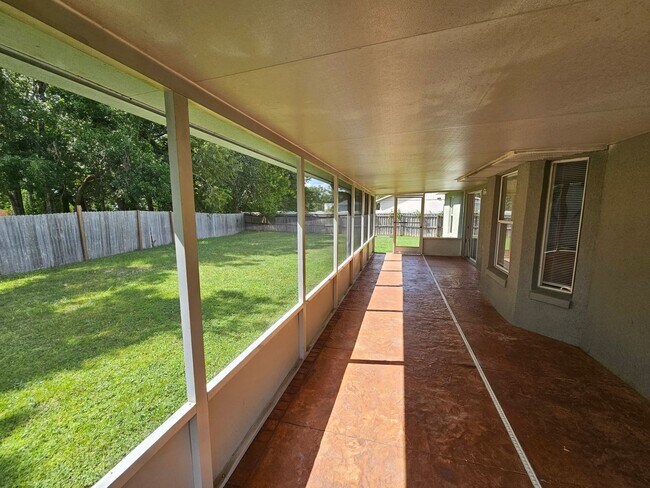 Building Photo - BEAUTIFUL 3 BED / 2 / BATH /2 CAR GARAGE (...