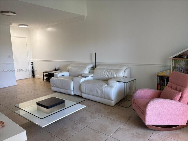 Building Photo - 9731 Fontainebleau Blvd