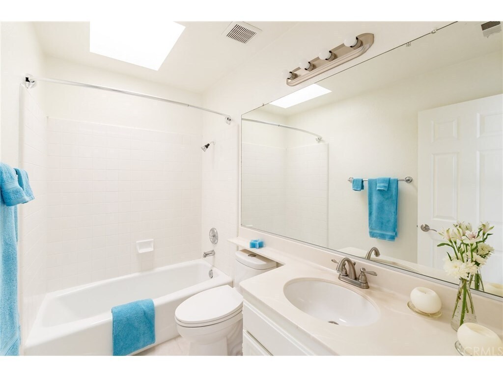 Building Photo - 14043 Lemoli Ave