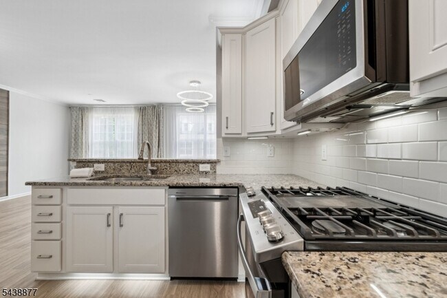 Building Photo - 612 Lopez Ln