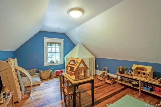 Building Photo - 314 Haverstraw Rd