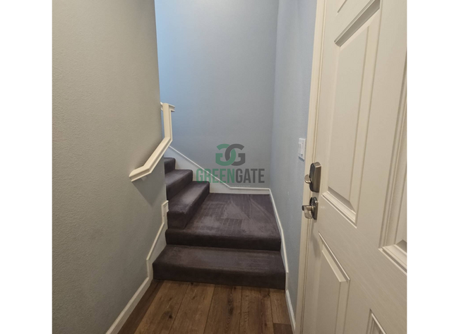 Building Photo - Gorgeous 1 Bedroom, 1 Bathroom Home Availa...