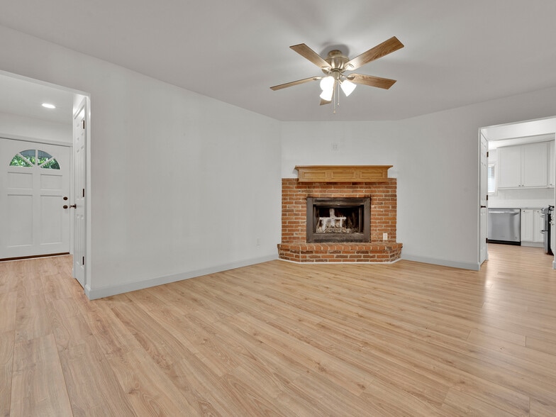 Building Photo - 449 Madrina Ct