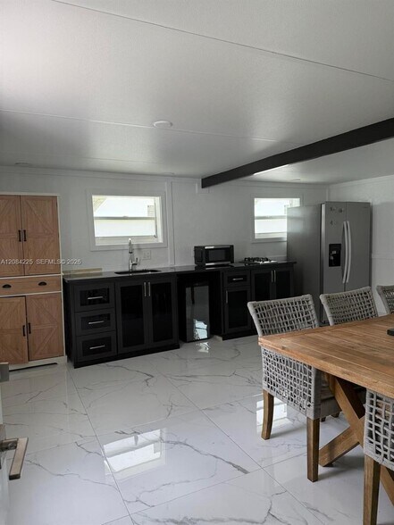 Building Photo - 1148 Grandview Cir