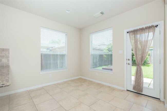 Building Photo - 26114 Sandersgate Ln