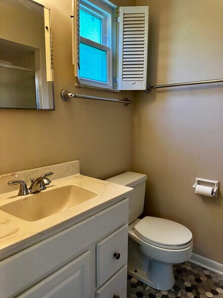 Building Photo - 2671 Montcalm Rd