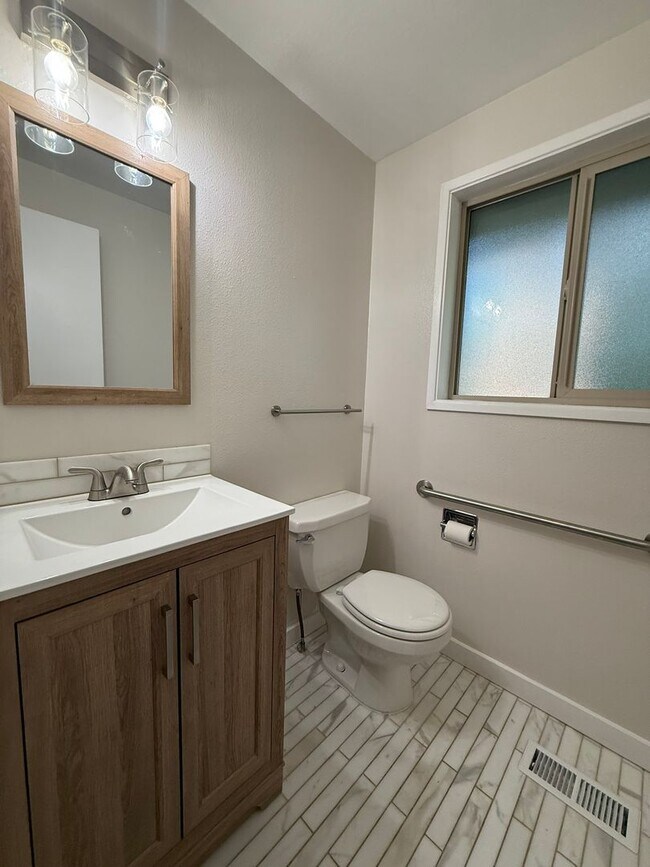 Building Photo - Pet Friendly Home with Pool Access!