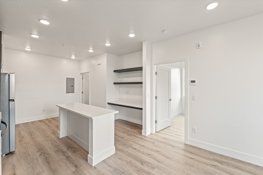 Building Photo - 6129 W 100 S