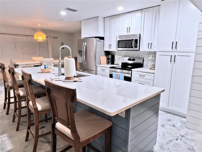 Building Photo - 6107 9th Ave W