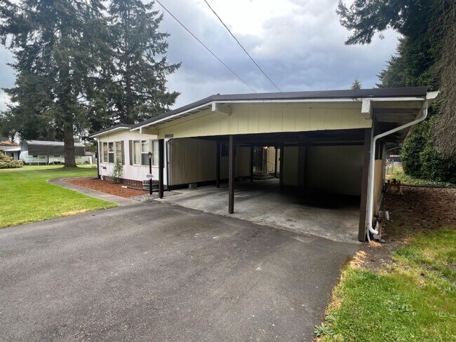 Building Photo - Quiet 2 bedroom home