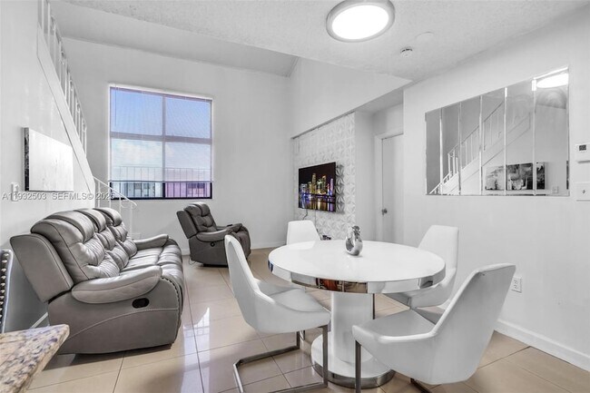 Building Photo - 2740 W 63rd St